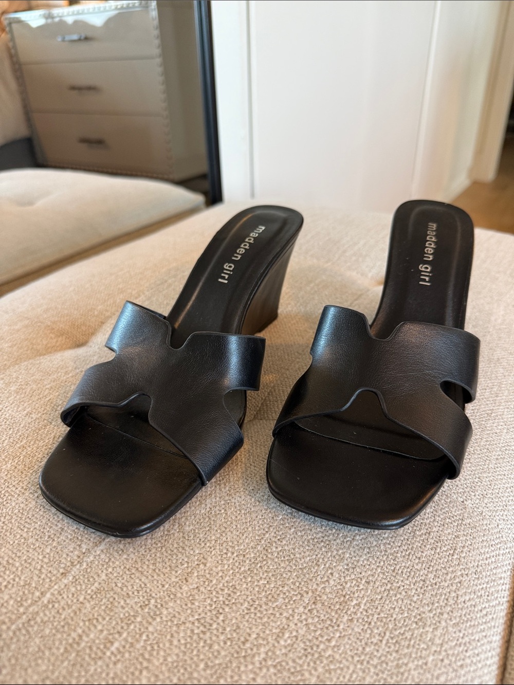 Madden Girl Black Notch-Strap Slide Mules - NEVER WORN